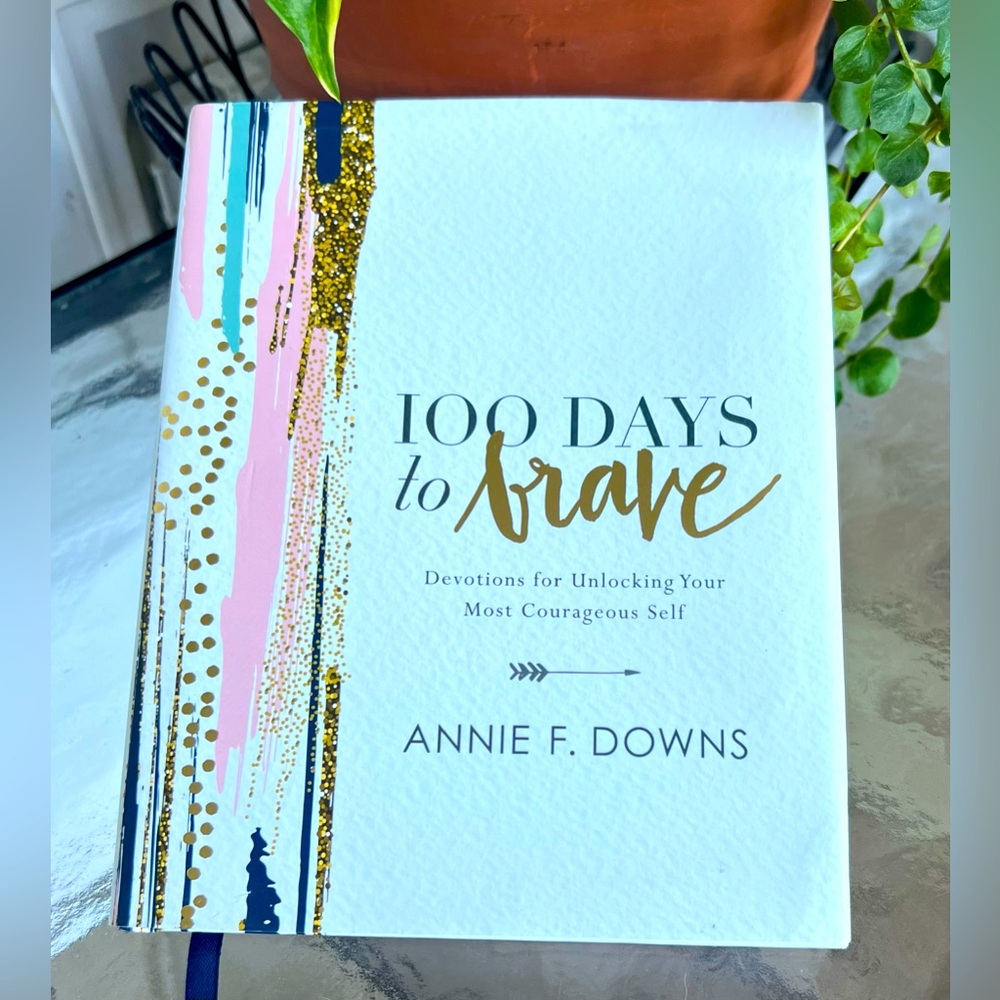 100 Days to Brave: Devotions for Unlocking Your Courageous Self - Annie F. Downs